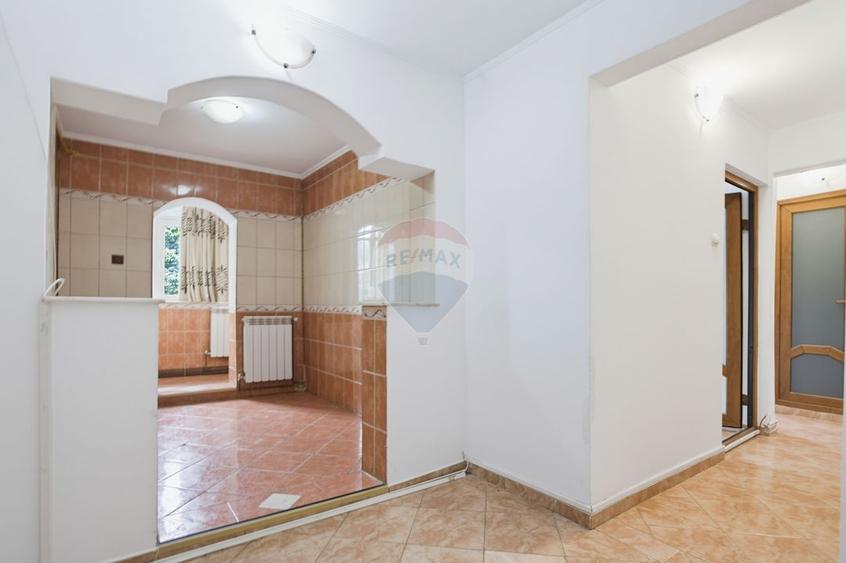 Apartament cu 3 camere decomandat în Spital