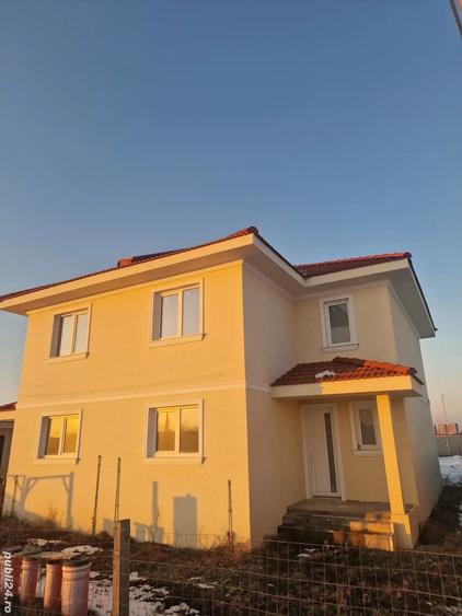 Casă cu 7 camere în Giroc