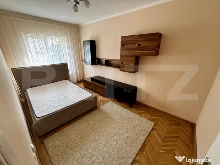 Apartament cu 4 camere decomandat în Central