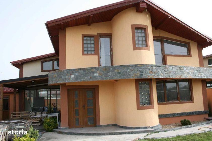 Casă cu 4 camere cu Teren 220 Mp în Central