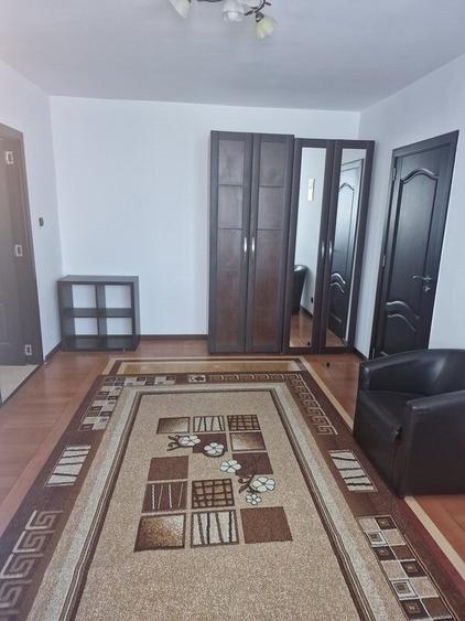 Apartament cu 2 camere semidecomandat în 1 Mai