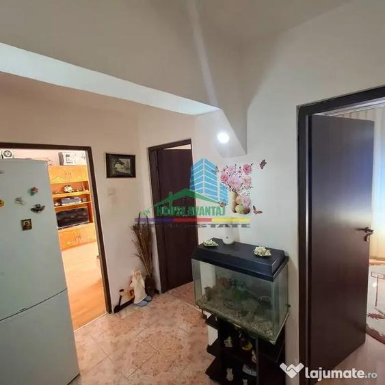 Apartament cu 3 camere decomandat în Sud