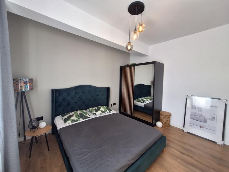 Apartament cu 3 camere semidecomandat, mobilat în Florești