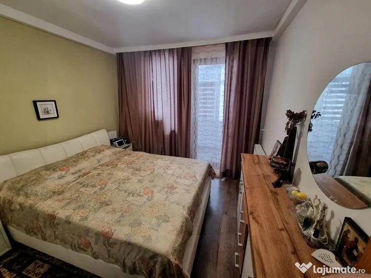 Apartament cu 3 camere semidecomandat în Peninsula