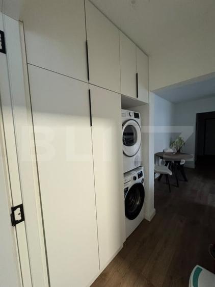 Apartament cu 3 camere semidecomandat, mobilat în Central