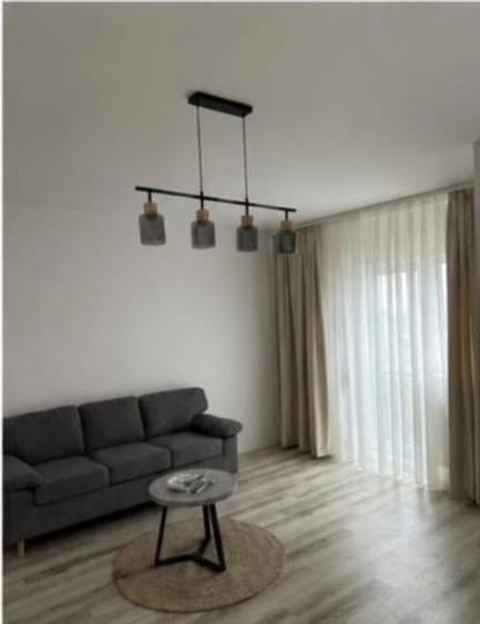 Apartament cu 2 camere decomandat, mobilat în Sisești
