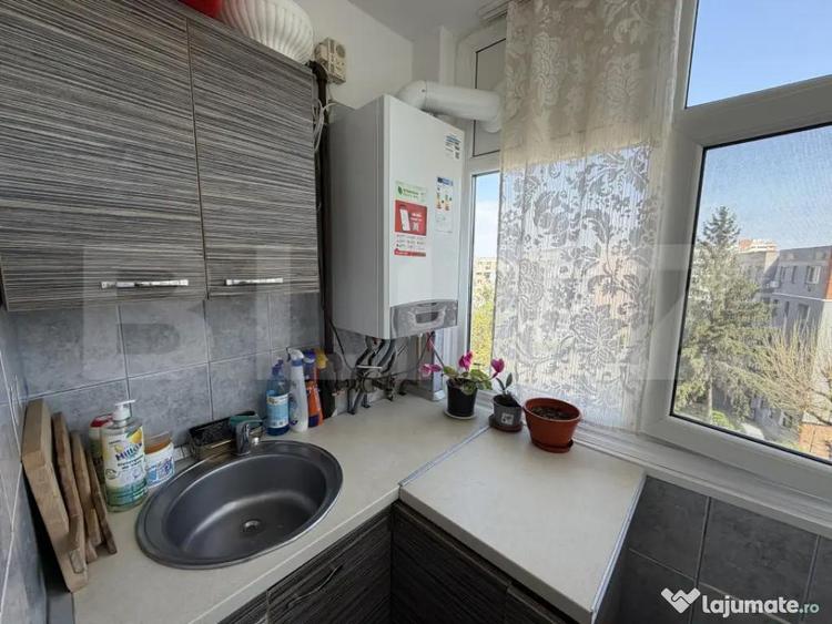 Apartament cu 3 camere decomandat în Central