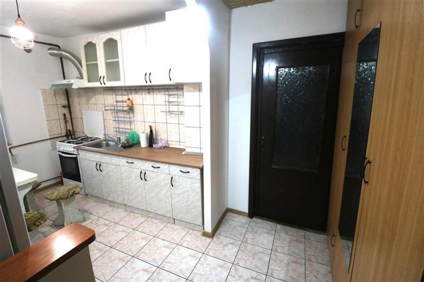 Apartament cu 2 camere semidecomandat în Soarelui
