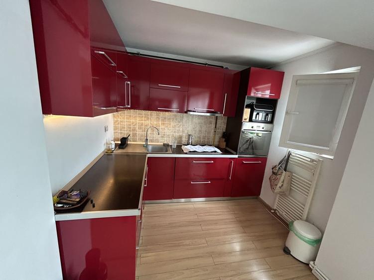 Apartament cu 3 camere decomandat, mobilat în Tomis Nord