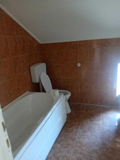 Casă cu 4 camere în Pantelimon