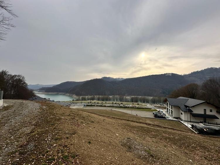 Teren Construcții intravilan de 12500 mp, în Teșila