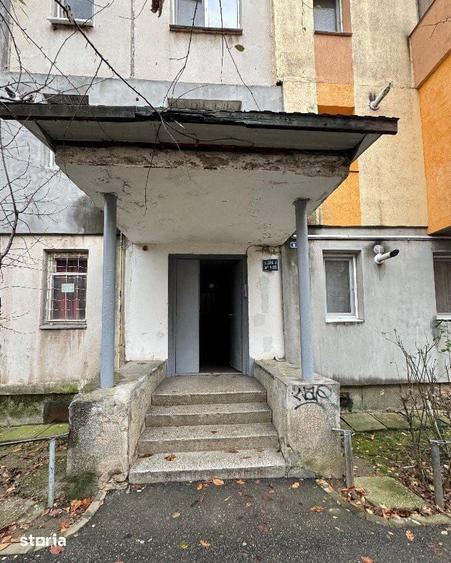 Apartament cu 3 camere semidecomandat în Central