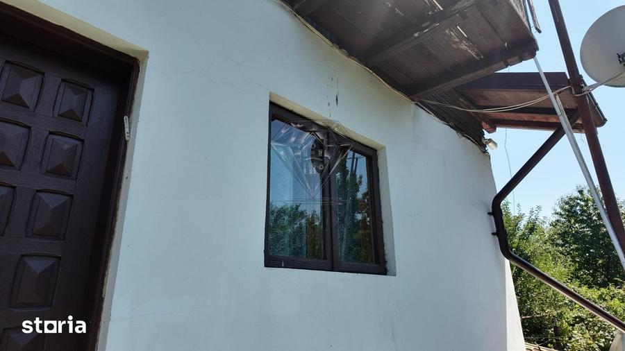 Casă cu 3 camere cu Teren 1300 Mp în Central