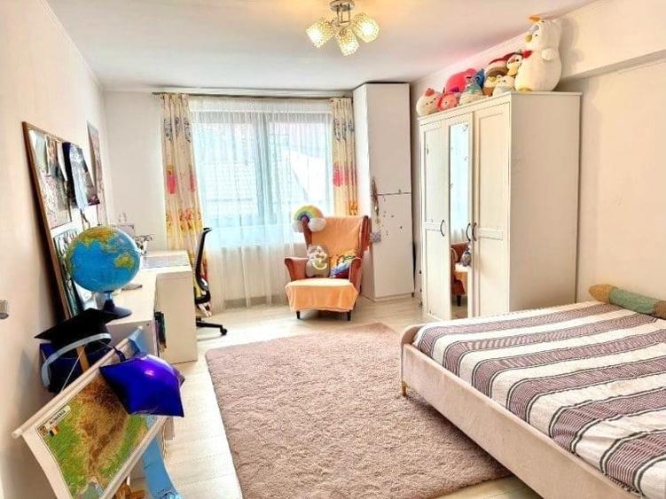 Casă cu 5 camere cu Teren 140 Mp în Domenii