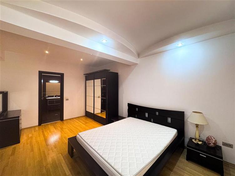 Apartament cu 3 camere semidecomandat, mobilat în Herăstrău