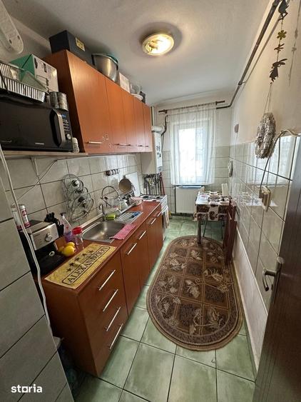 Apartament cu 3 camere semidecomandat în Calea București