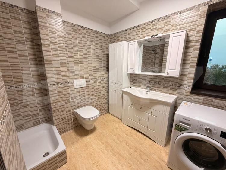 Apartament cu 3 camere semidecomandat, mobilat în Moșnița Nouă