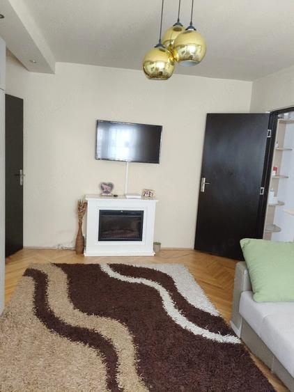 Apartament cu 3 camere semidecomandat în Lipovei