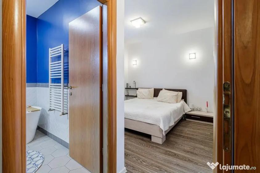 Apartament cu 4 camere semidecomandat în Tineretului