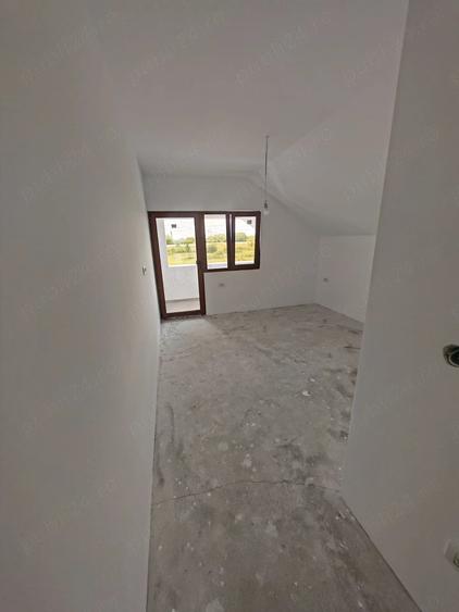 Duplex cu 3 dormitoare, 1 living, 2 bai, 1 bucatarie,terasa ?i curte. - 7