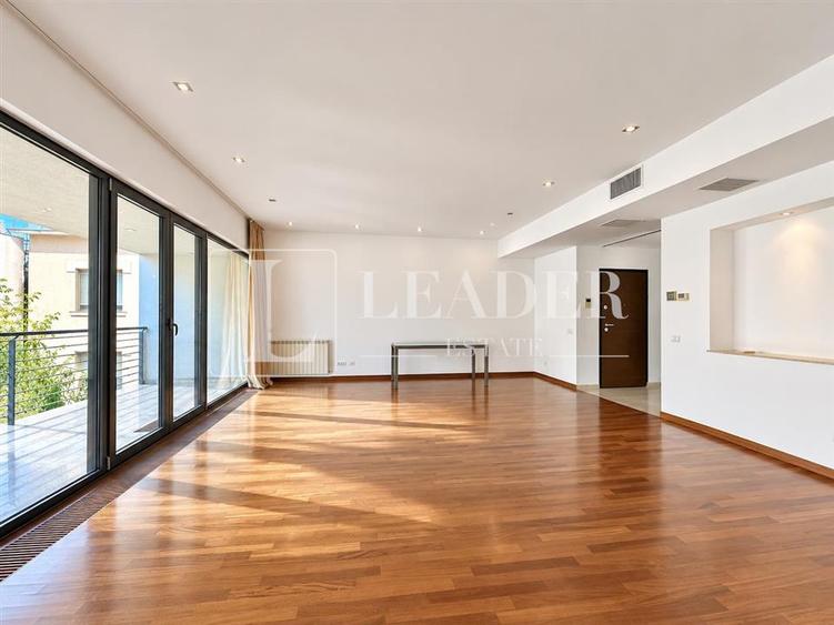Apartament cu 4 camere decomandat, mobilat în Dorobanți