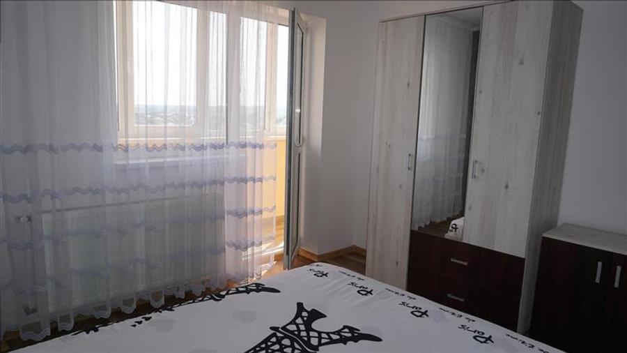 Apartament cu 3 camere decomandat în 1 Mai