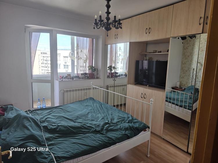 Apartament cu 3 camere semidecomandat în Dristor