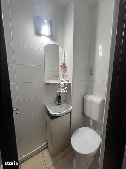 Apartament cu 3 camere decomandat în Nicolina