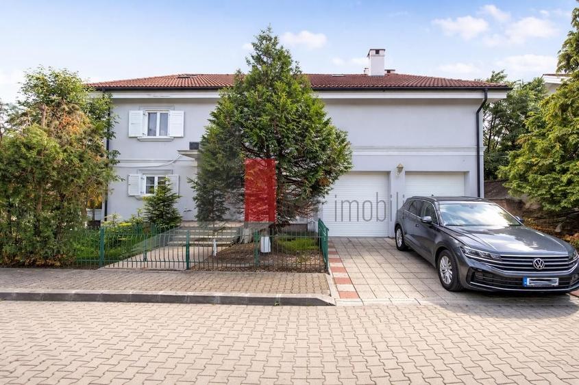 Casă cu 7 camere cu Piscina în Iancu Nicolae