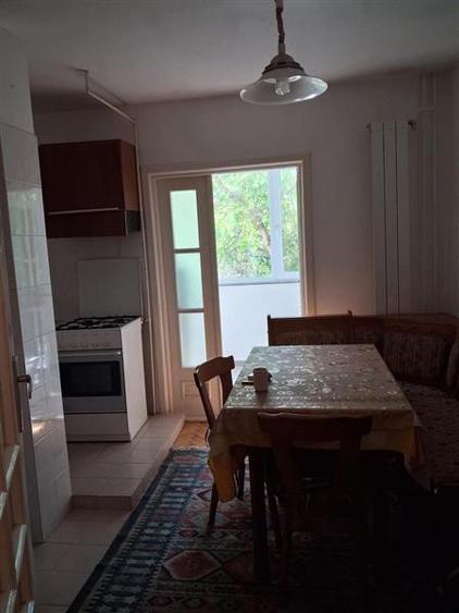 Apartament cu 2 camere decomandat, mobilat în Bucovina
