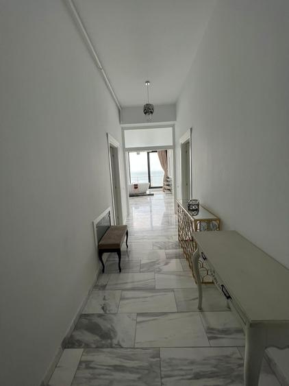 Penthouse cu 3 camere decomandat, mobilat în Mamaia