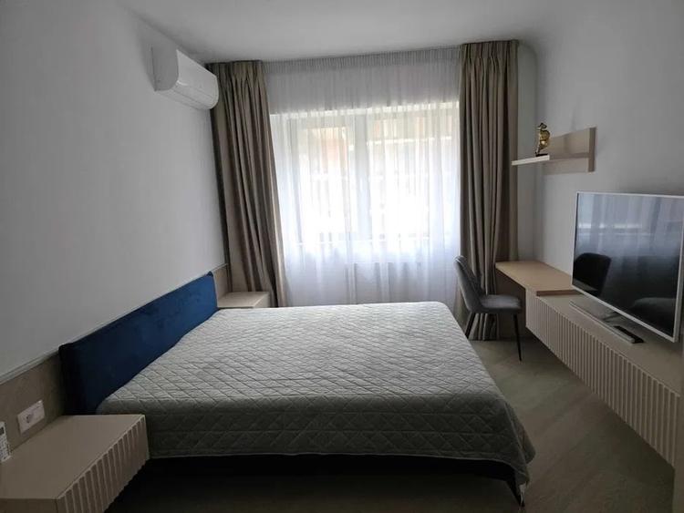 Apartament cu 3 camere semidecomandat, mobilat în Pipera