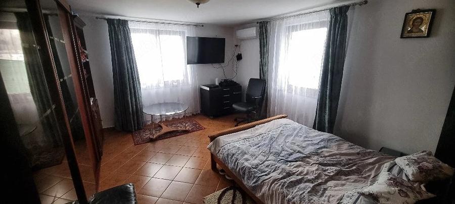 Casă cu 5 camere cu Teren 3000 Mp în Mitocu Dragomirnei