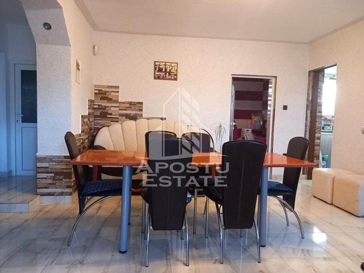 Casă individuală cu 8 camere cu Canalizare în Nord