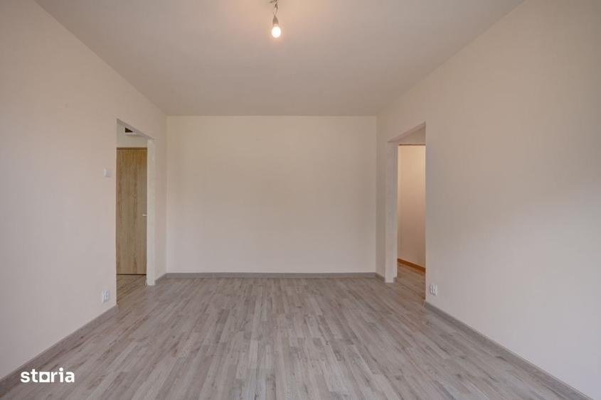 Apartament cu 3 camere semidecomandat în Titan