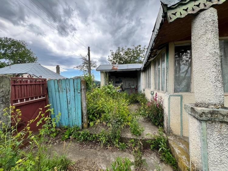 Casă individuală cu 4 camere cu Teren 4430 Mp în Tecucelu Sec