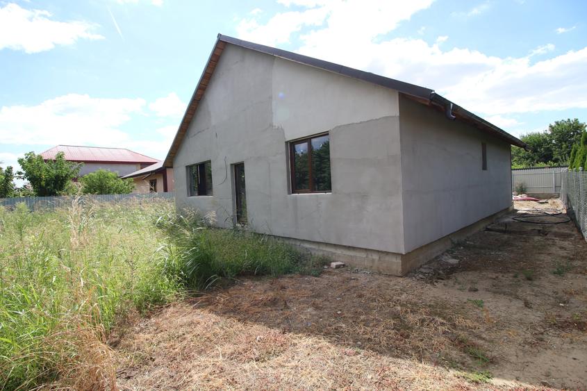 Casă individuală cu 3 camere cu Canalizare în Tătarca