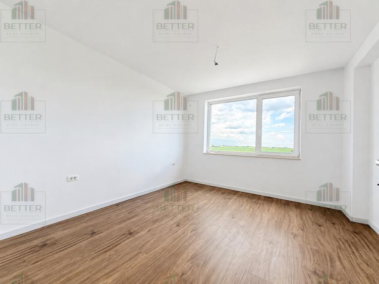 Penthouse cu 4 camere decomandat în Metalurgiei