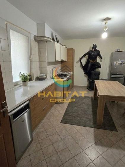 Apartament cu 4 camere decomandat, mobilat în Decebal