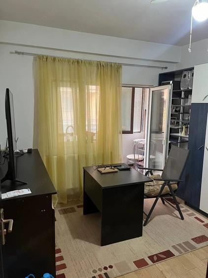 Apartament cu 2 camere decomandat în Roșu