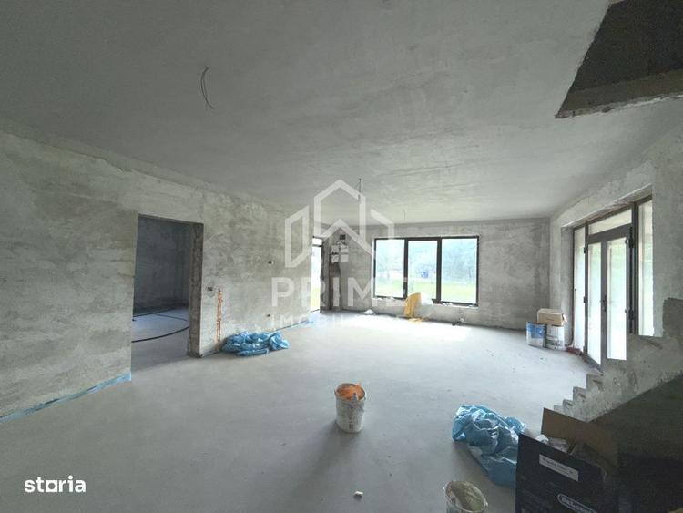 Casă cu 4 camere cu Teren 1800 Mp în Stremț