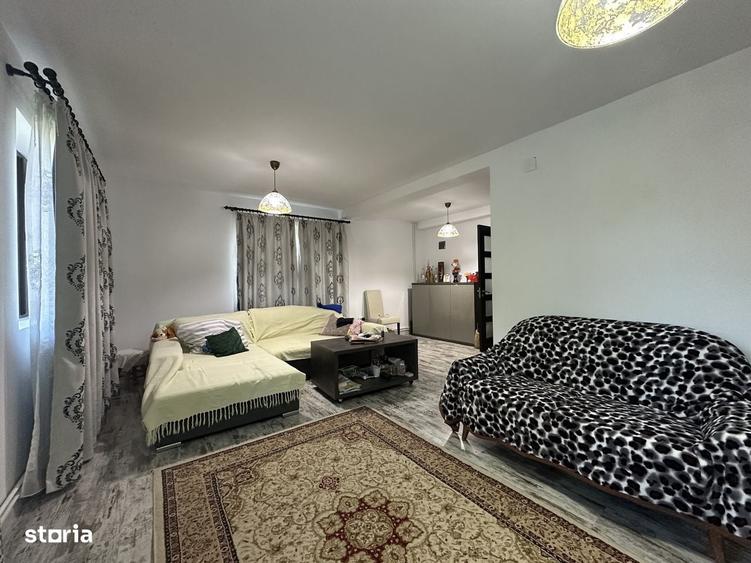 Casă cu 4 camere cu Teren 3784 Mp în Cornești