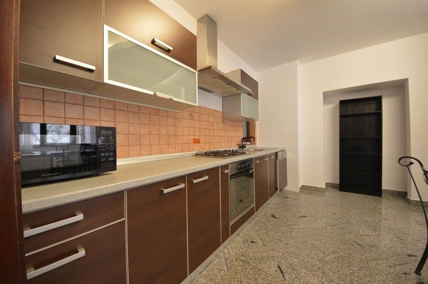 Apartament cu 4 camere decomandat, mobilat în Aviatorilor