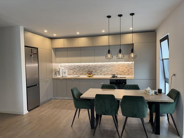 Apartament cu 3 camere decomandat, mobilat în Central