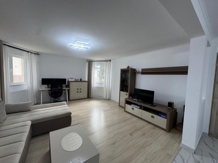 Casă cu 4 camere cu Teren 500 Mp în Central