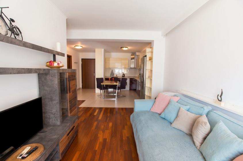 Apartament cu 2 camere semidecomandat, mobilat în Sisești