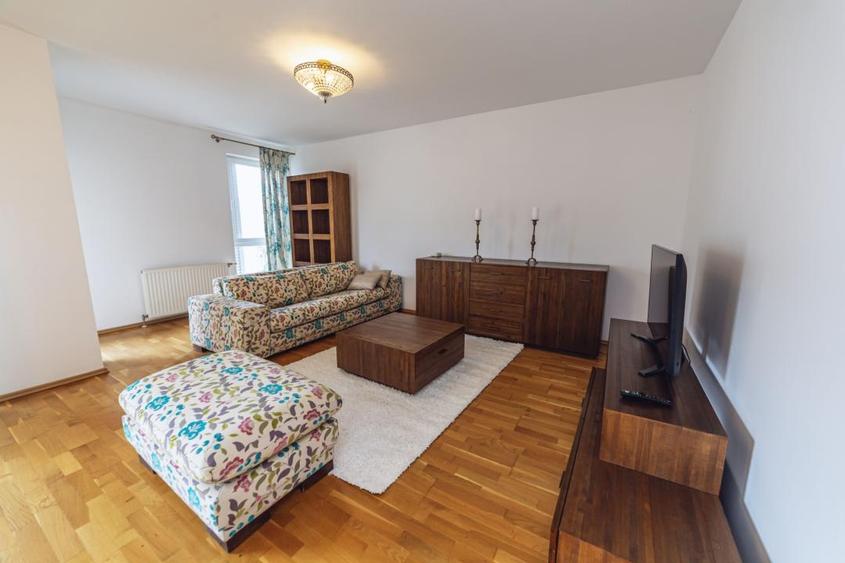Apartament cu 3 camere decomandat, mobilat în Central