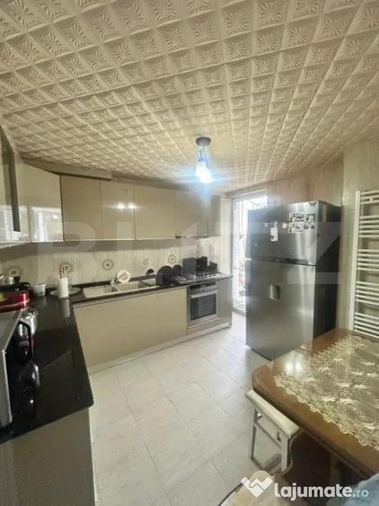 Casă cu 8 camere cu Teren 450 Mp în Central