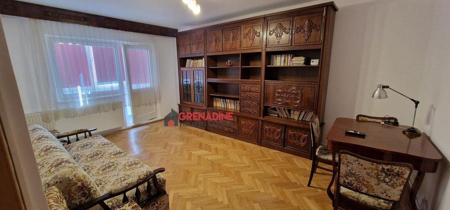 Apartament cu 4 camere decomandat în Astra