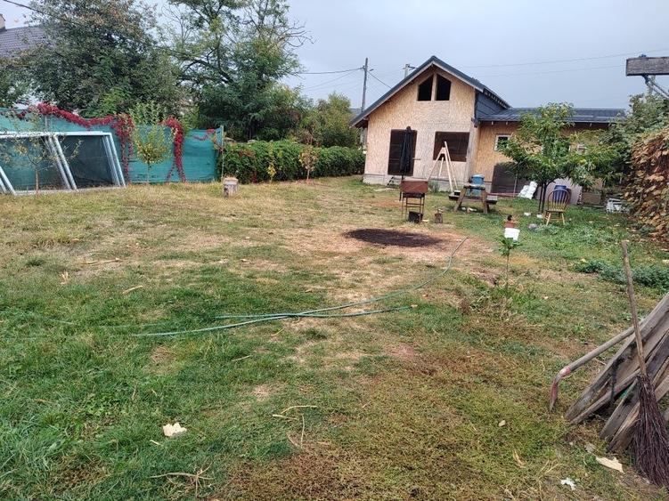 Casă cu 3 camere în Bujoreni